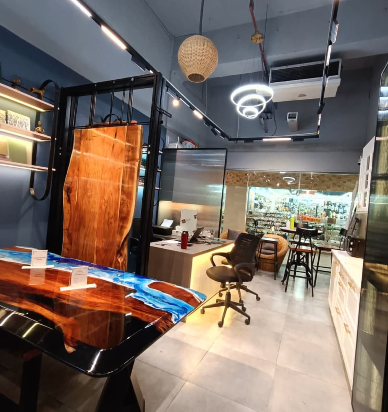 Spectrum Metro Mall Store