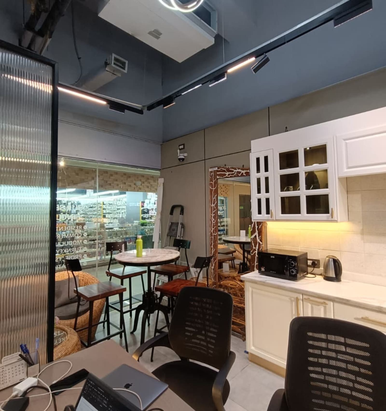 Spectrum Metro Mall Furniture