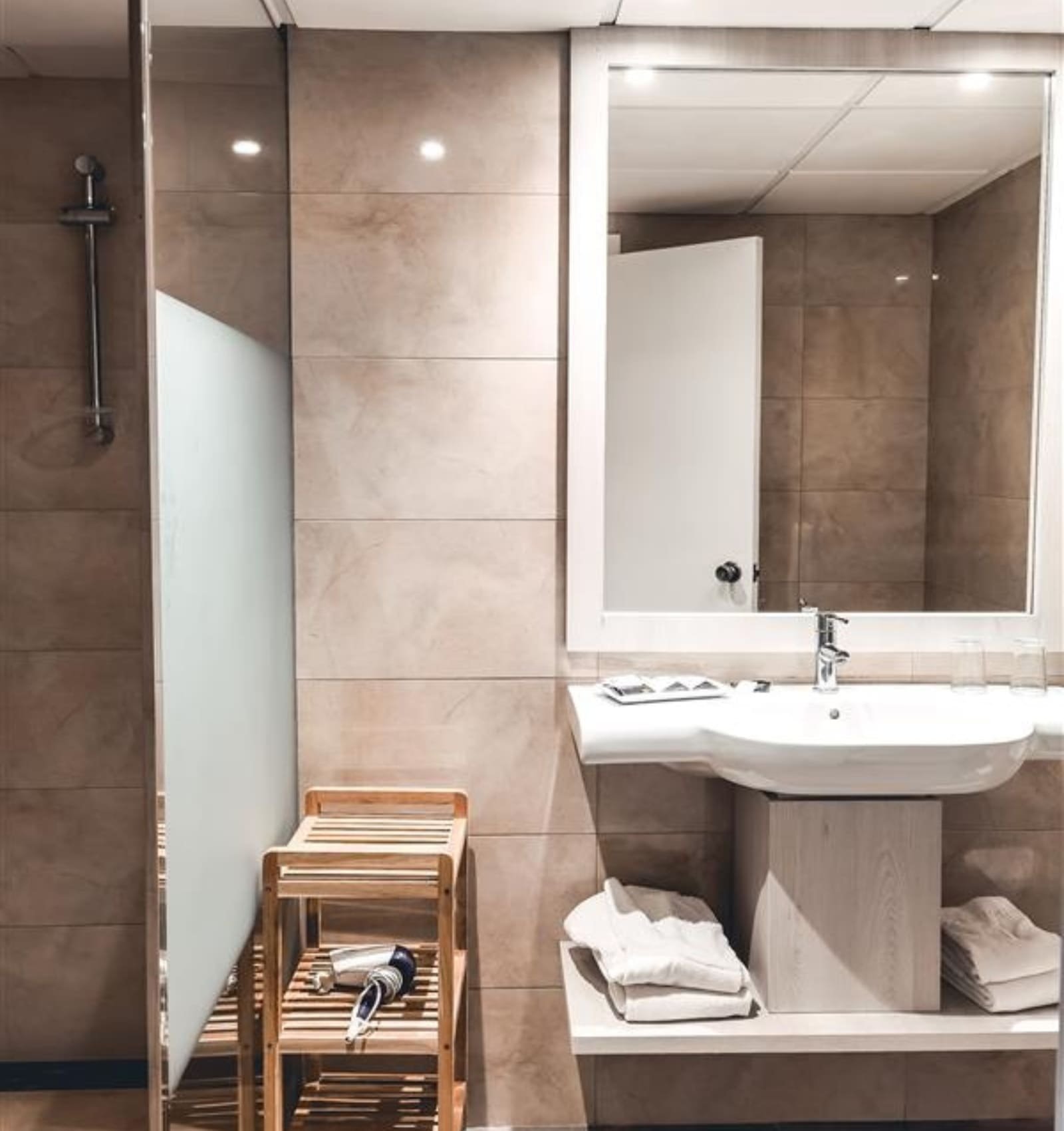 Commercial Interior Designer Noida